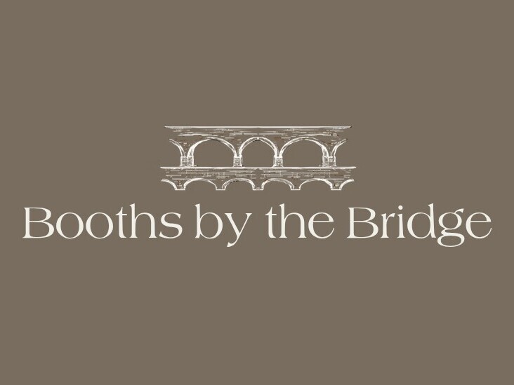 Booths by the Bridge in Tonna Booths by the Bridge in Tonna